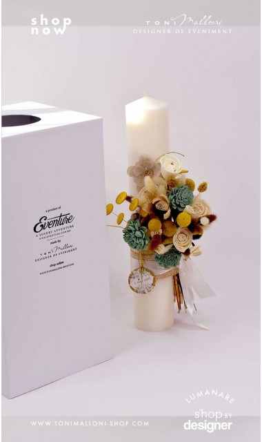Lumanare botez scurta stalp decorata cu flori uscate si eticheta personalizata 2